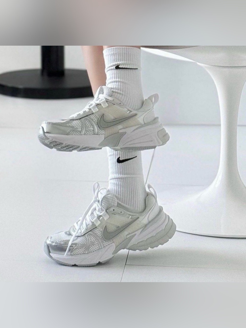 Nike V2K Run - Metallic Silver /White (Women's) Sz 6
